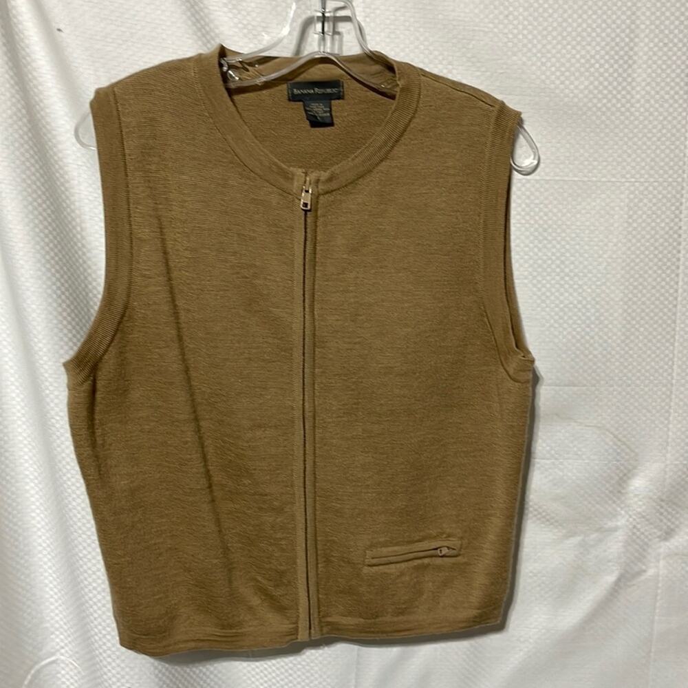 Banana Republic L 💯 wool tan sweater zip up vest vintage 90’s never worn